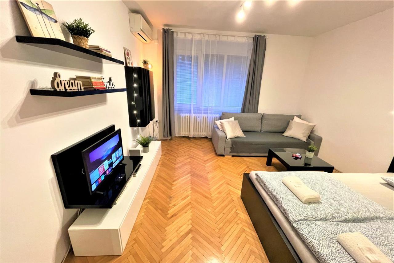 Apartment Helen - Old Town, AC Bratislava Buitenkant foto