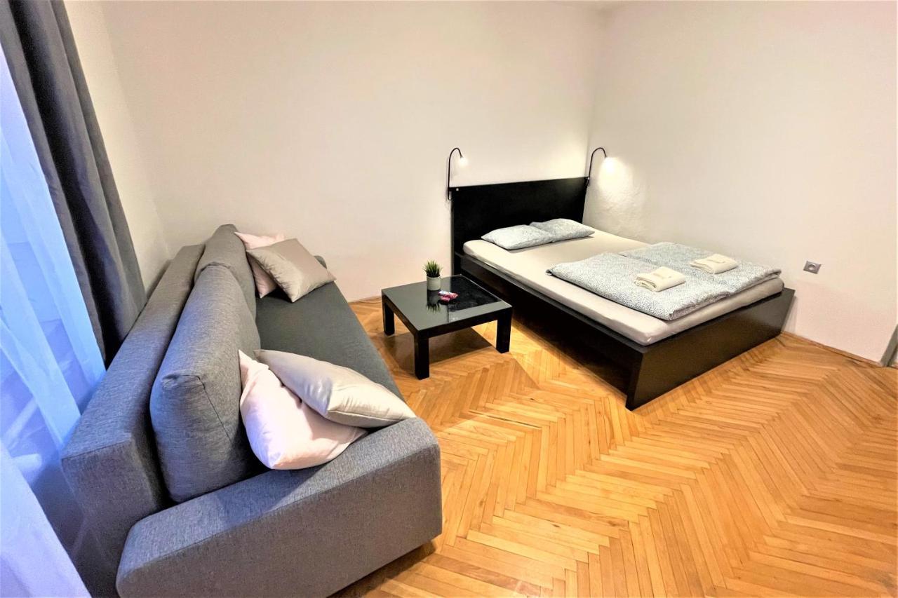 Apartment Helen - Old Town, AC Bratislava Buitenkant foto