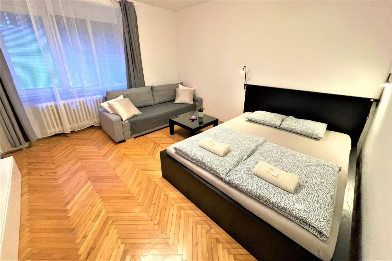 Apartment Helen - Old Town, AC Bratislava Buitenkant foto
