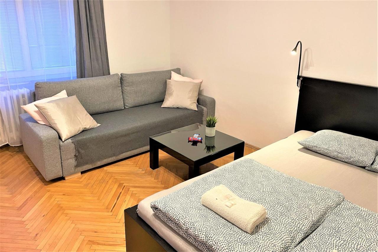 Apartment Helen - Old Town, AC Bratislava Buitenkant foto