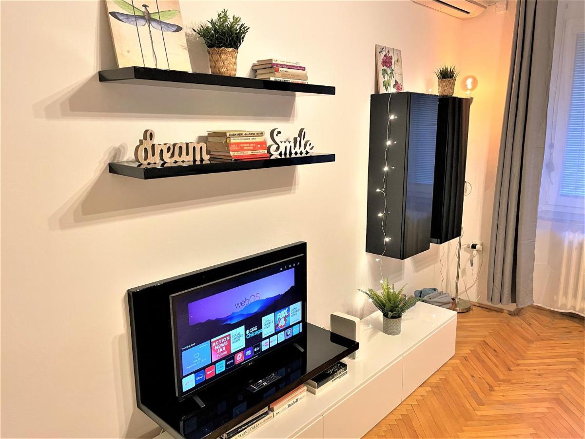Apartment Helen - Old Town, AC Bratislava Buitenkant foto