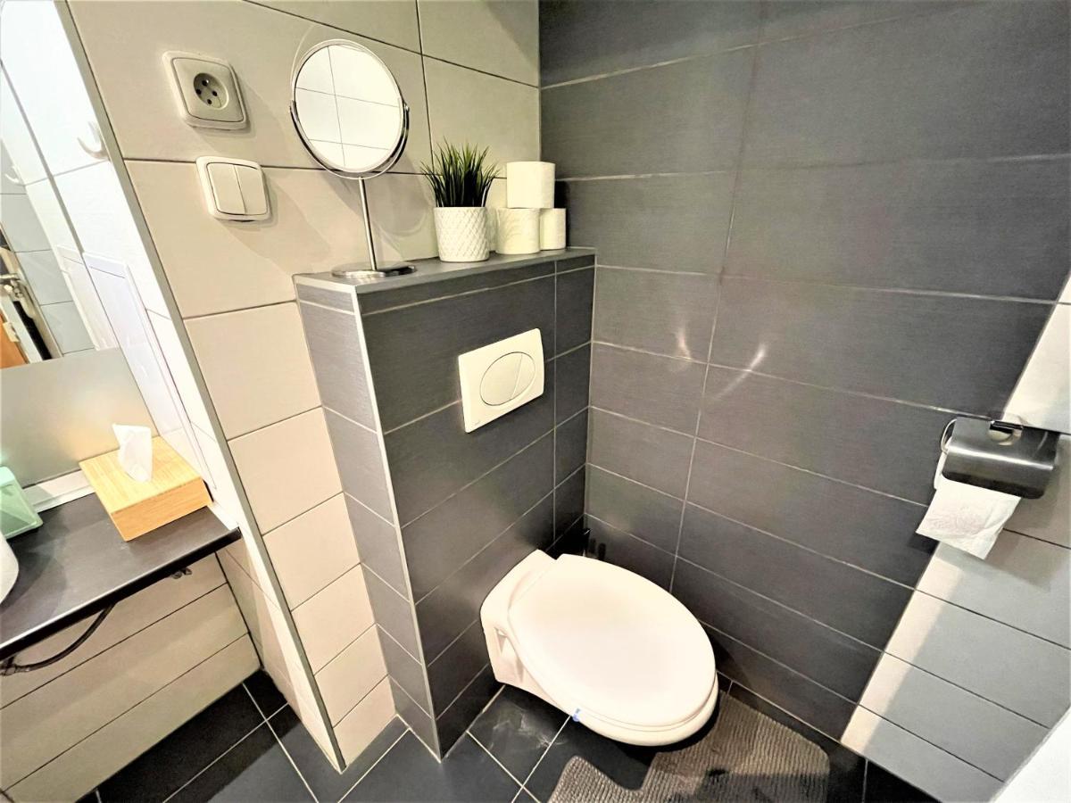 Apartment Helen - Old Town, AC Bratislava Buitenkant foto